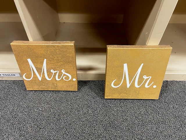 Mr and Mrs signs